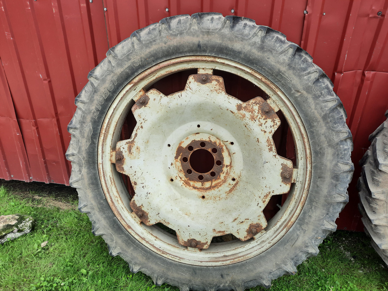 KLEBER Super 3 11.2 R44 - Wheel and tire package for Agricultural machinery: picture 3 KLEBER Super 3 11.2 R44 - Wheel and tire package for Agricultural machinery: picture 3
