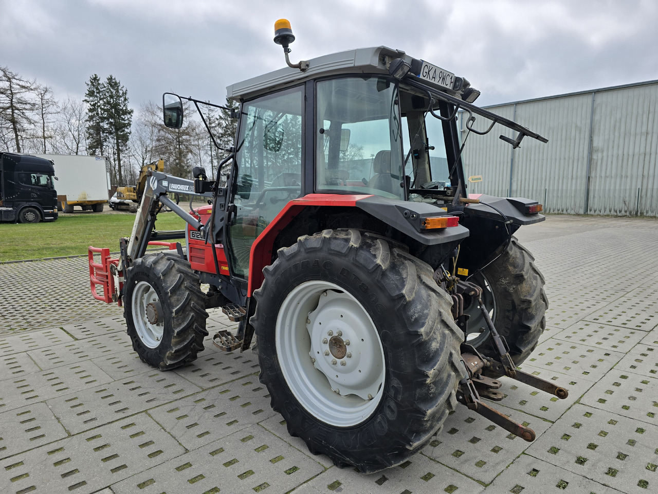 MASSEY-FERGUSON 6120 - Farm tractor: picture 4 MASSEY-FERGUSON 6120 - Farm tractor: picture 4