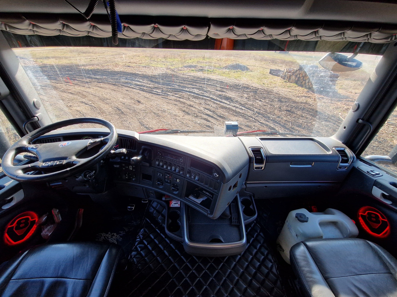 Scania R560 - Logging truck, Crane truck: picture 3 Scania R560 - Logging truck, Crane truck: picture 3