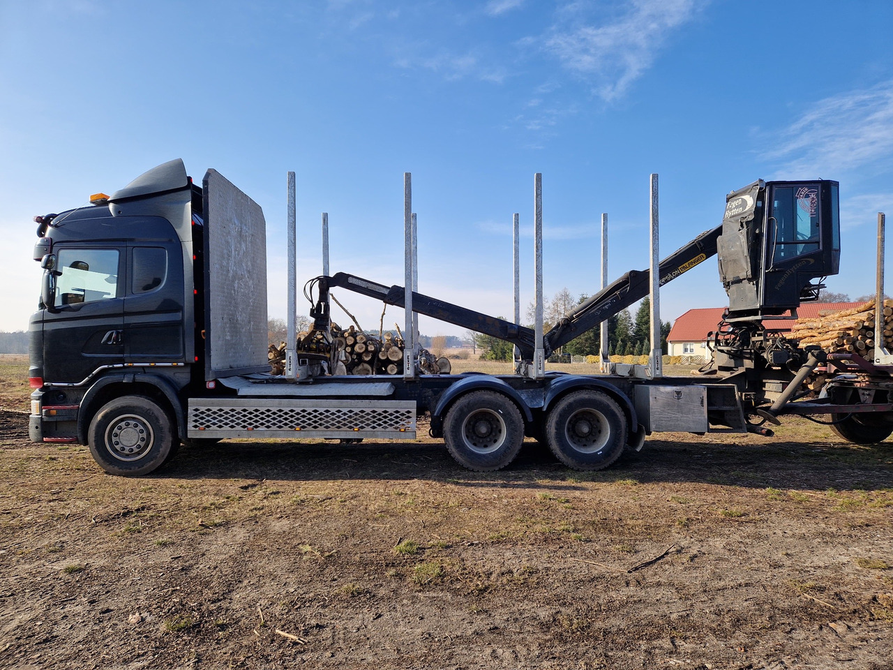Scania R560 - Logging truck, Crane truck: picture 2 Scania R560 - Logging truck, Crane truck: picture 2