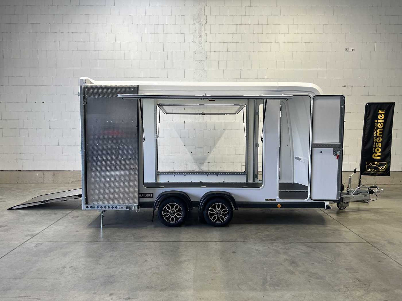 BRIAN_JAMES Box Van 600-4018-27-2-12-W Tür Kofferanhänger - Closed box trailer: picture 1 BRIAN_JAMES Box Van 600-4018-27-2-12-W Tür Kofferanhänger - Closed box trailer: picture 1