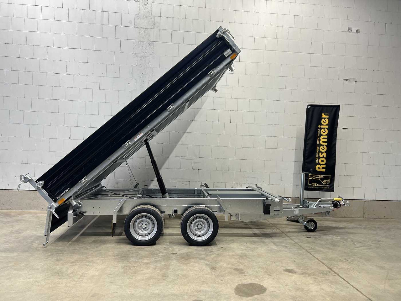HUMBAUR HTK 3000.31 Stahl Black Dreiseitenkipper - Tipper trailer: picture 1 HUMBAUR HTK 3000.31 Stahl Black Dreiseitenkipper - Tipper trailer: picture 1