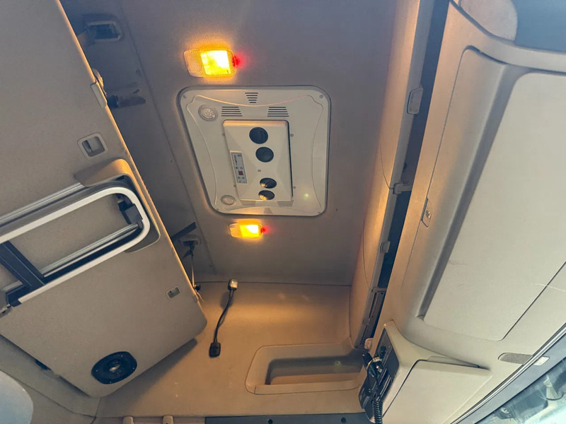 Scania R480 R480 6X2 Topline chassis / Retarder / Lift axle / euro5 / Holland Truck - Cab chassis truck: picture 5 Scania R480 R480 6X2 Topline chassis / Retarder / Lift axle / euro5 / Holland Truck - Cab chassis truck: picture 5