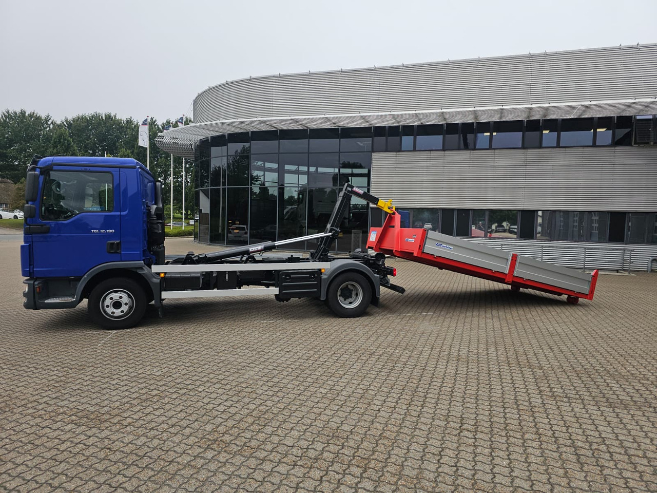 MAN TGL 12.190 BL - Hook lift truck: picture 2 MAN TGL 12.190 BL - Hook lift truck: picture 2