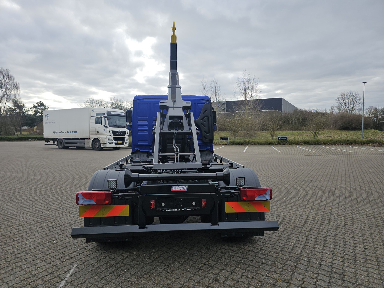 Hook lift truck MAN TGL 12.190 BL: picture 9