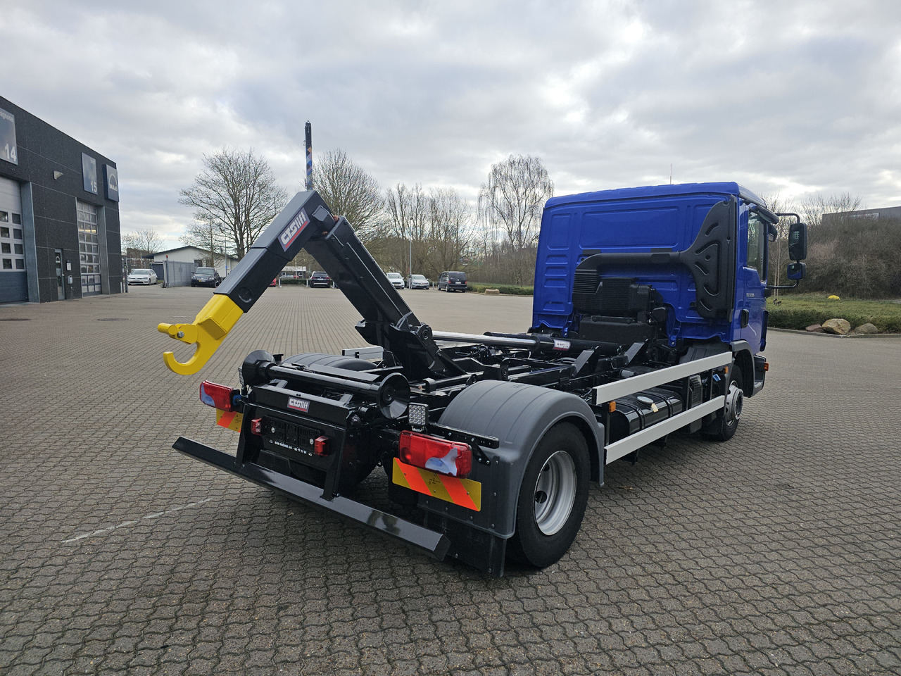 Hook lift truck MAN TGL 12.190 BL: picture 12
