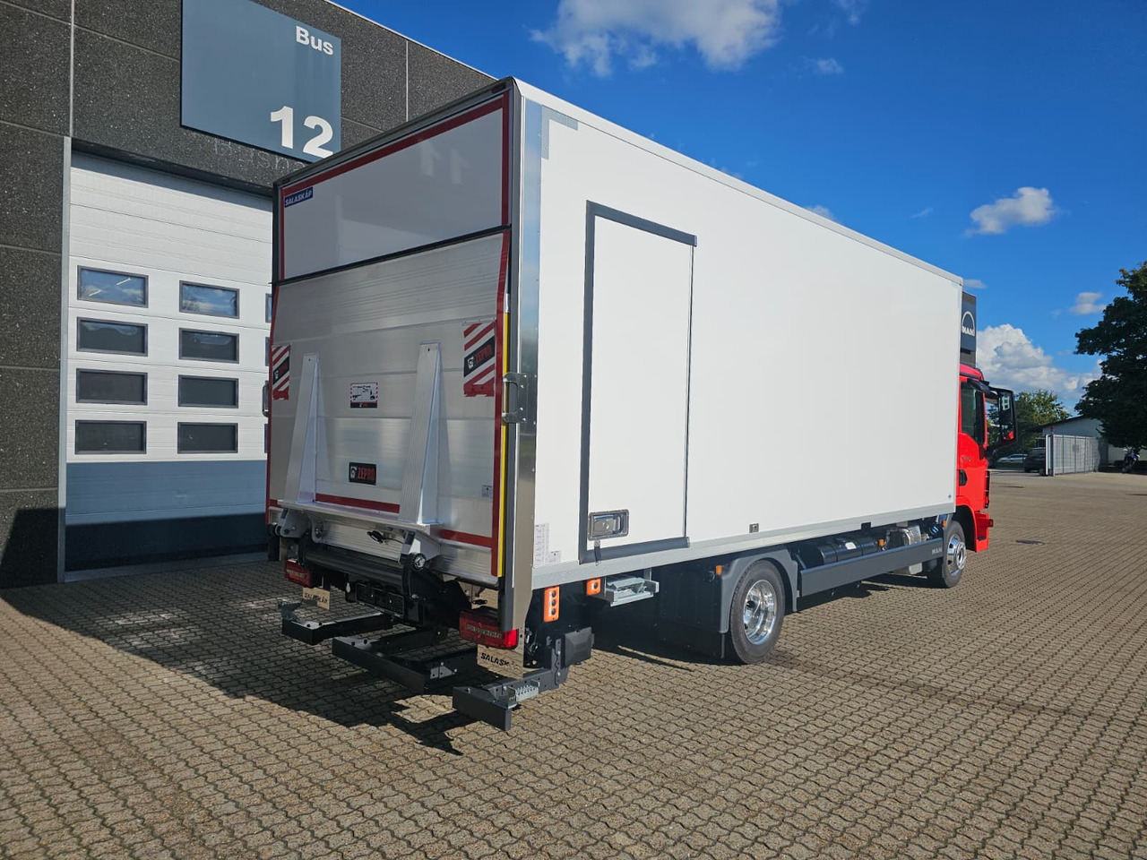 Box truck MAN TGL 8.220: picture 6