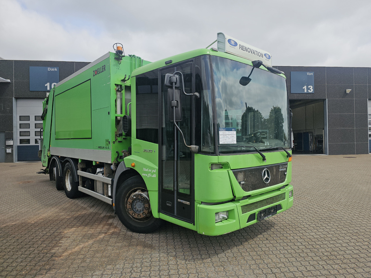 Mercedes Econic 2629 6x2-4 - Garbage truck: picture 2 Mercedes Econic 2629 6x2-4 - Garbage truck: picture 2
