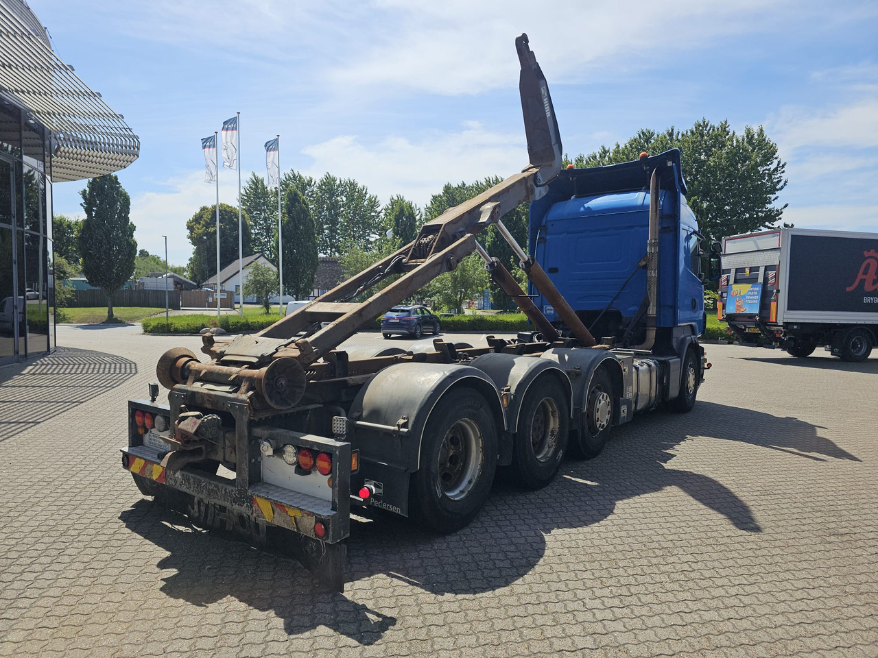 Scania R560 8x2 - Hook lift truck: picture 4 Scania R560 8x2 - Hook lift truck: picture 4