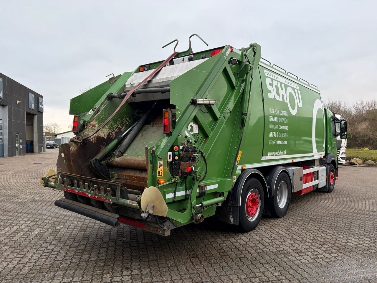 Volvo FM330 6X2 - Garbage truck: picture 4 Volvo FM330 6X2 - Garbage truck: picture 4