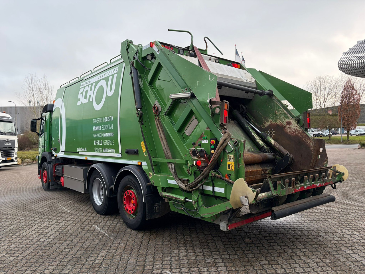 Volvo FM330 6X2 - Garbage truck: picture 3 Volvo FM330 6X2 - Garbage truck: picture 3