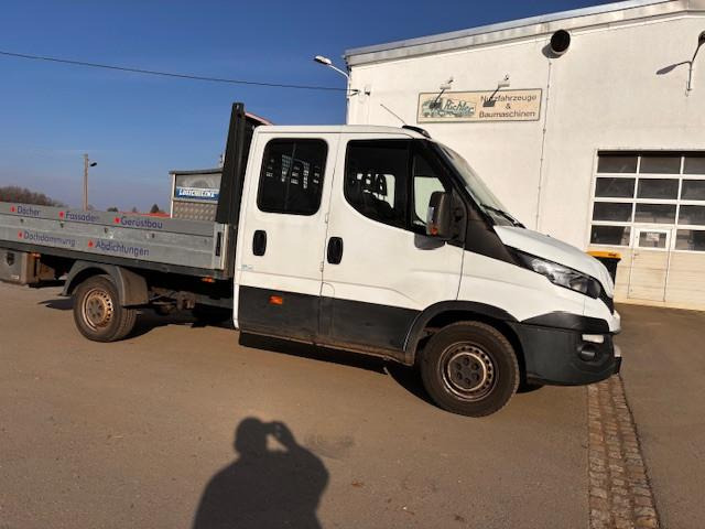 Iveco Daily Fahrgestell Doppelkabine 35 S ... Radstand - Open body delivery van, Combi van: picture 2 Iveco Daily Fahrgestell Doppelkabine 35 S ... Radstand - Open body delivery van, Combi van: picture 2