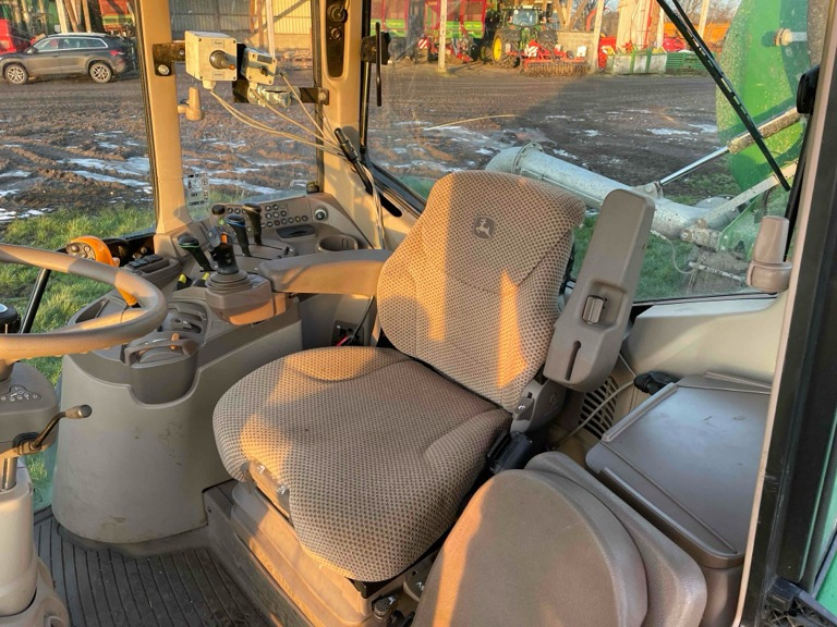 John Deere 6175M - Farm tractor: picture 4 John Deere 6175M - Farm tractor: picture 4