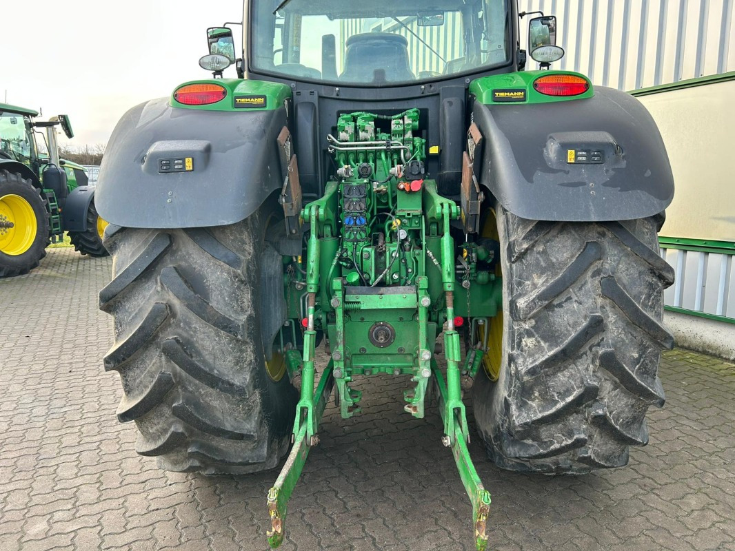 John Deere 6215R - Farm tractor: picture 5 John Deere 6215R - Farm tractor: picture 5