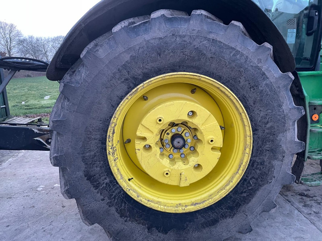 John Deere 6R 175 - Farm tractor: picture 4 John Deere 6R 175 - Farm tractor: picture 4