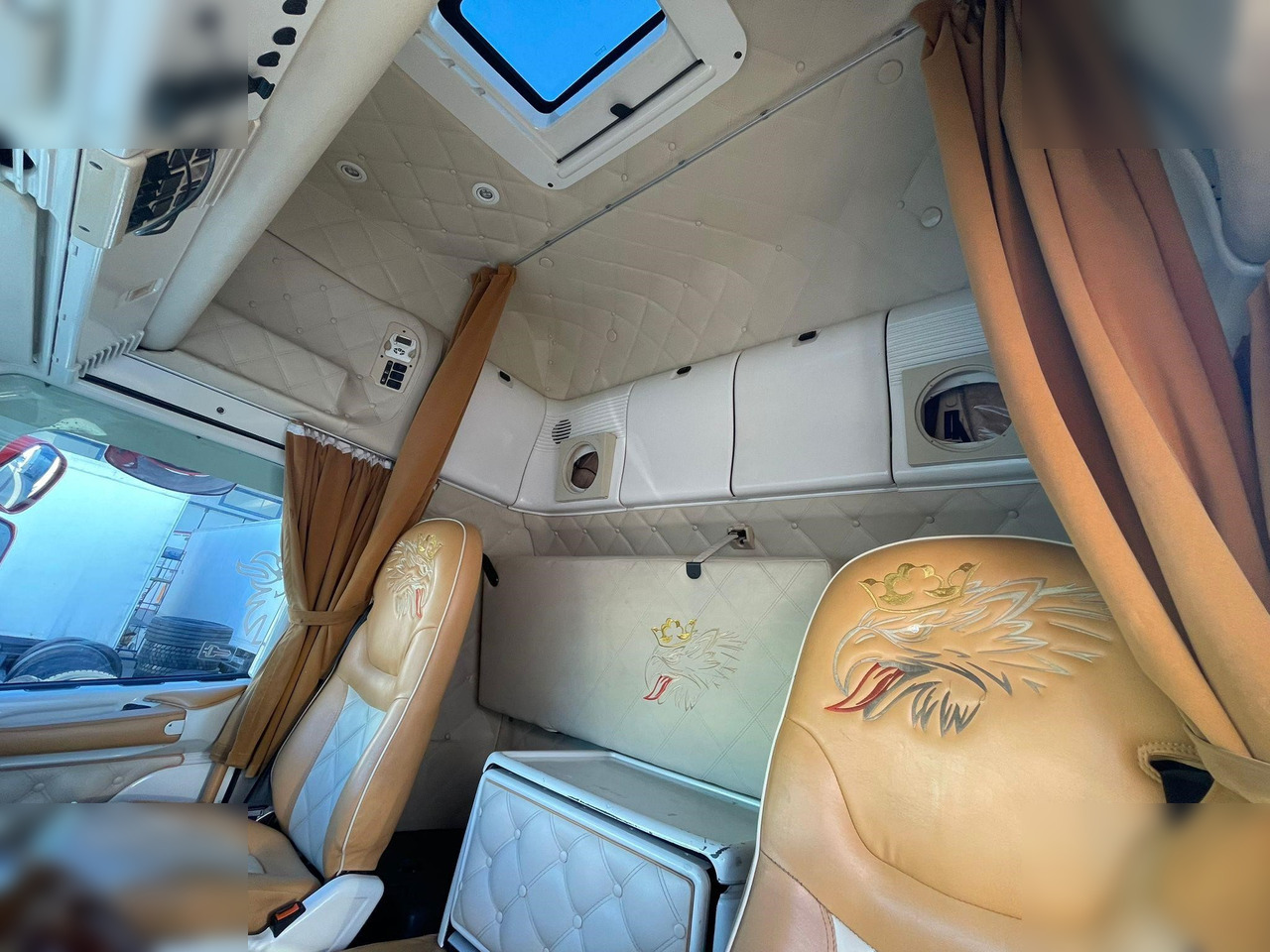 SCANIA R124.420 - Tractor unit: picture 3 SCANIA R124.420 - Tractor unit: picture 3