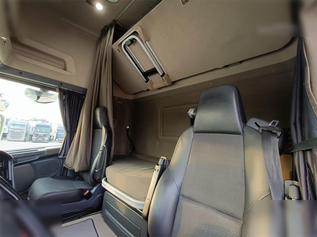 SCANIA R490 - Tractor unit: picture 5 SCANIA R490 - Tractor unit: picture 5