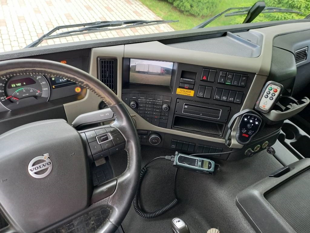 Refrigerator truck Volvo FM 330, 6x2, CARRIER SUPRA 950 U: picture 47 Refrigerator truck Volvo FM 330, 6x2, CARRIER SUPRA 950 U: picture 47