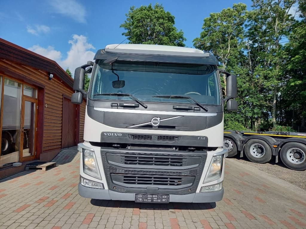 Refrigerator truck Volvo FM 330, 6x2, CARRIER SUPRA 950 U: picture 12 Refrigerator truck Volvo FM 330, 6x2, CARRIER SUPRA 950 U: picture 12