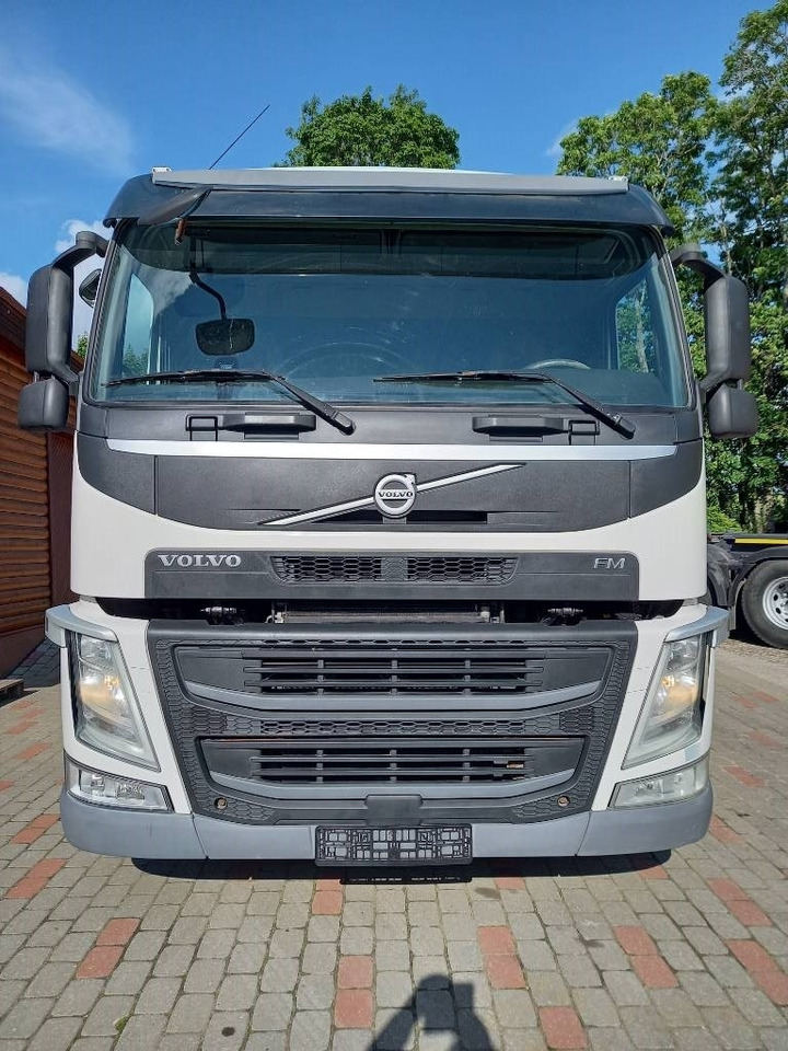 Refrigerator truck Volvo FM 330, 6x2, CARRIER SUPRA 950 U: picture 11 Refrigerator truck Volvo FM 330, 6x2, CARRIER SUPRA 950 U: picture 11