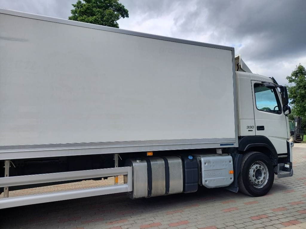 Refrigerator truck Volvo FM 330, 6x2, CARRIER SUPRA 950 U: picture 19 Refrigerator truck Volvo FM 330, 6x2, CARRIER SUPRA 950 U: picture 19
