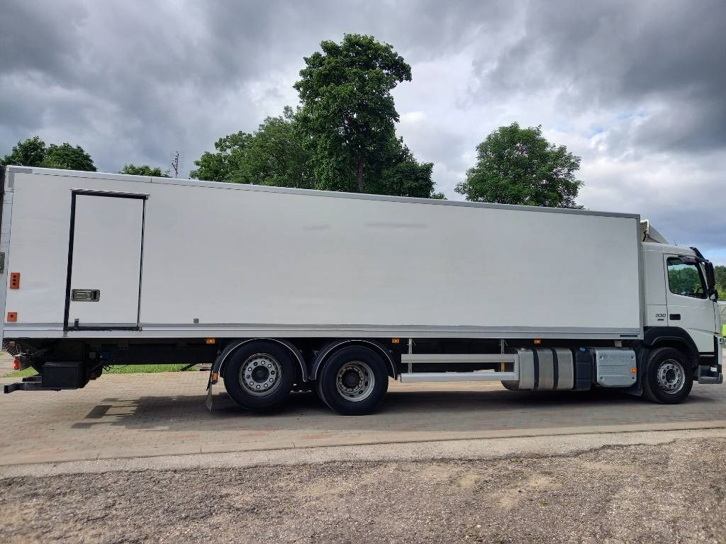 Refrigerator truck Volvo FM 330, 6x2, CARRIER SUPRA 950 U: picture 18 Refrigerator truck Volvo FM 330, 6x2, CARRIER SUPRA 950 U: picture 18