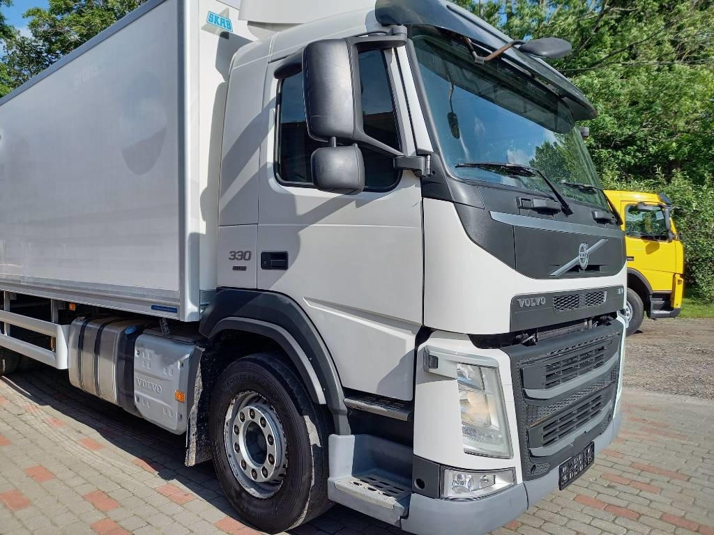 Refrigerator truck Volvo FM 330, 6x2, CARRIER SUPRA 950 U: picture 10 Refrigerator truck Volvo FM 330, 6x2, CARRIER SUPRA 950 U: picture 10