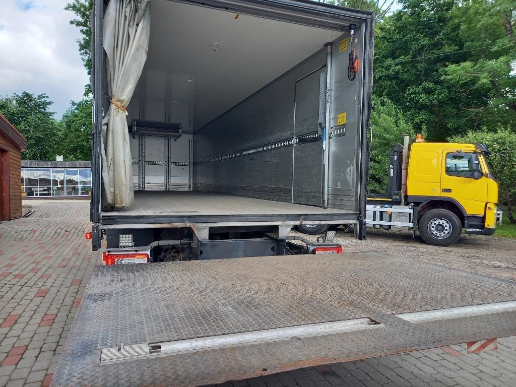 Refrigerator truck Volvo FM 330, 6x2, CARRIER SUPRA 950 U: picture 30 Refrigerator truck Volvo FM 330, 6x2, CARRIER SUPRA 950 U: picture 30