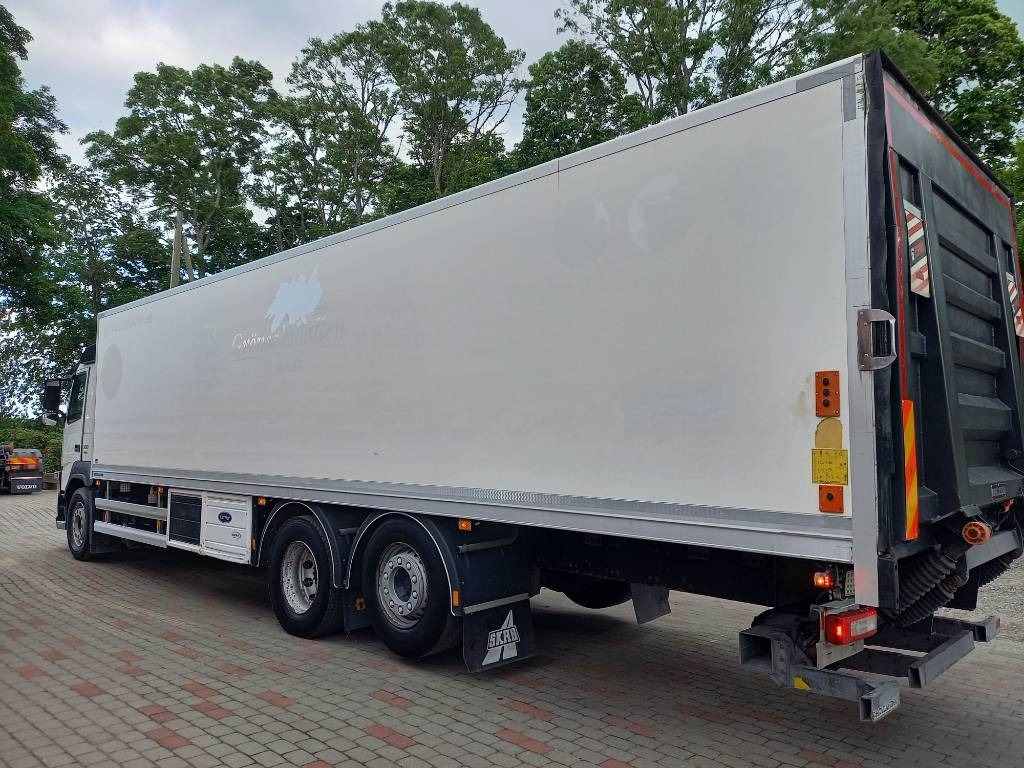 Refrigerator truck Volvo FM 330, 6x2, CARRIER SUPRA 950 U: picture 38 Refrigerator truck Volvo FM 330, 6x2, CARRIER SUPRA 950 U: picture 38