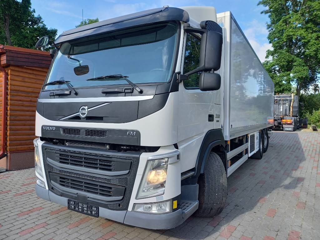 Refrigerator truck Volvo FM 330, 6x2, CARRIER SUPRA 950 U: picture 6 Refrigerator truck Volvo FM 330, 6x2, CARRIER SUPRA 950 U: picture 6