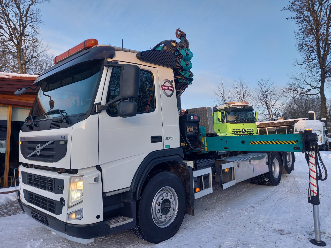 Volvo FM 370, 6x2, HIAB 211 E-6, JOAB - Hook lift truck: picture 5 Volvo FM 370, 6x2, HIAB 211 E-6, JOAB - Hook lift truck: picture 5