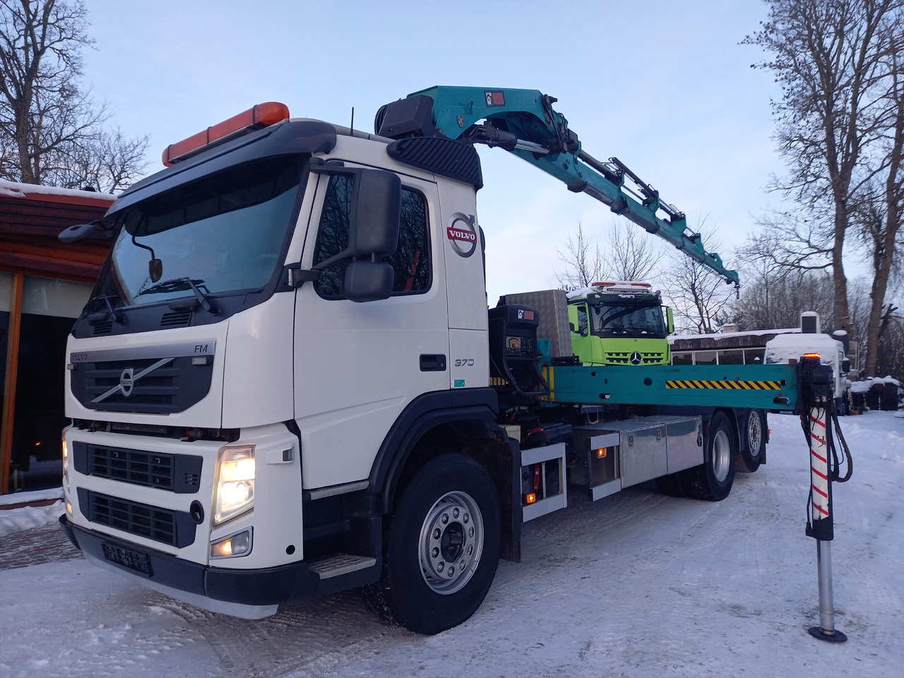 Volvo FM 370, 6x2, HIAB 211 E-6, JOAB - Hook lift truck: picture 1 Volvo FM 370, 6x2, HIAB 211 E-6, JOAB - Hook lift truck: picture 1
