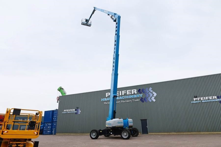 Genie ZX135/70 Diesel, 4x4x4 Drive, 43m Working Height, - Articulated boom: picture 3 Genie ZX135/70 Diesel, 4x4x4 Drive, 43m Working Height, - Articulated boom: picture 3