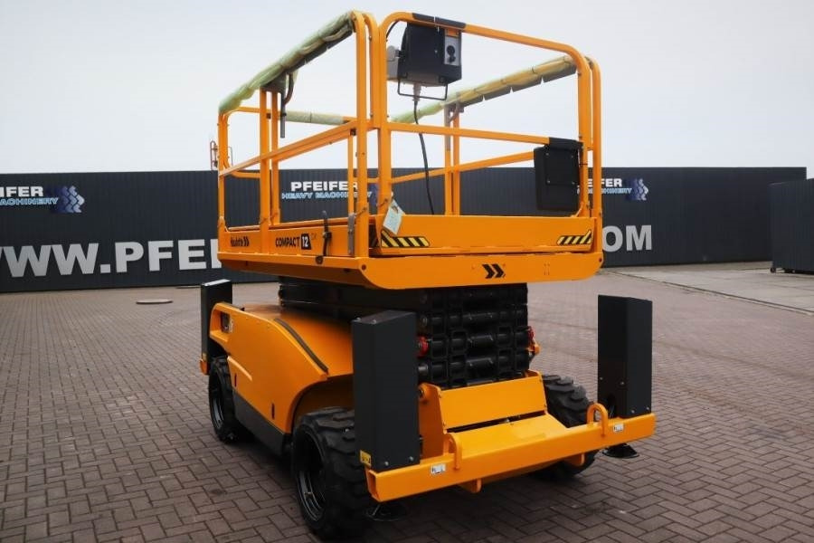 Haulotte Compact 12DX Valid Inspection, *Guarantee! Diesel, - Scissor lift: picture 2 Haulotte Compact 12DX Valid Inspection, *Guarantee! Diesel, - Scissor lift: picture 2