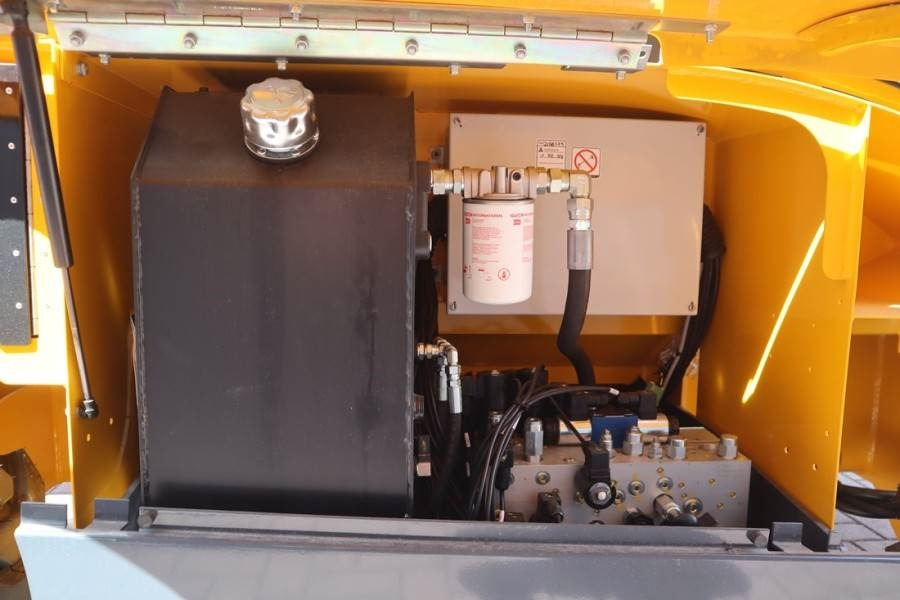 Haulotte Compact 12DX Valid Inspection, *Guarantee! Diesel, - Scissor lift: picture 3 Haulotte Compact 12DX Valid Inspection, *Guarantee! Diesel, - Scissor lift: picture 3