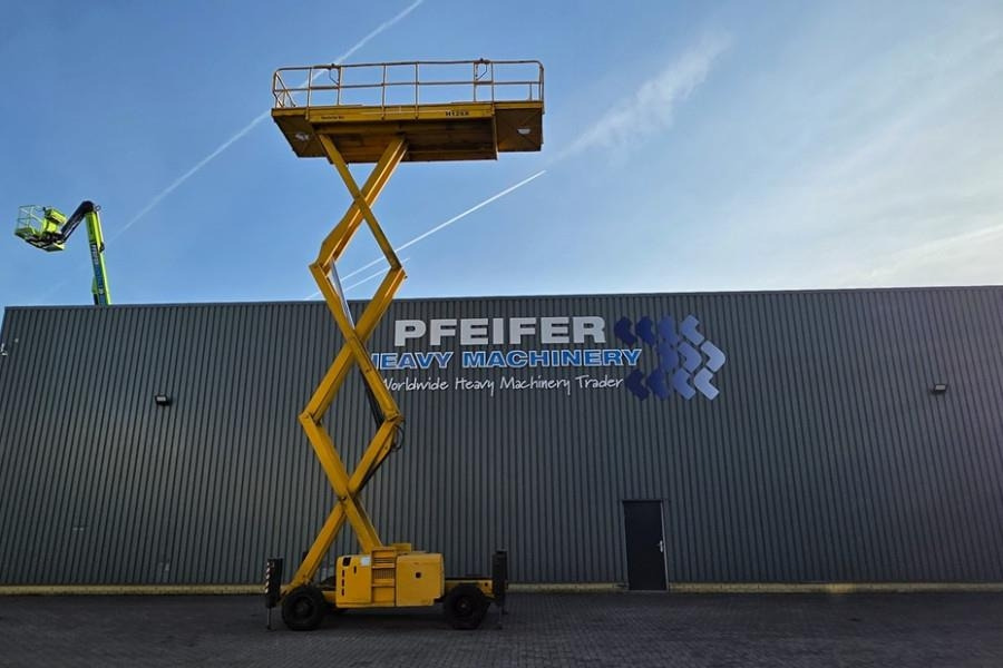Haulotte H12SX Diesel, 4x4 Drive, 12m Working Height, 700kg - Scissor lift: picture 3 Haulotte H12SX Diesel, 4x4 Drive, 12m Working Height, 700kg - Scissor lift: picture 3