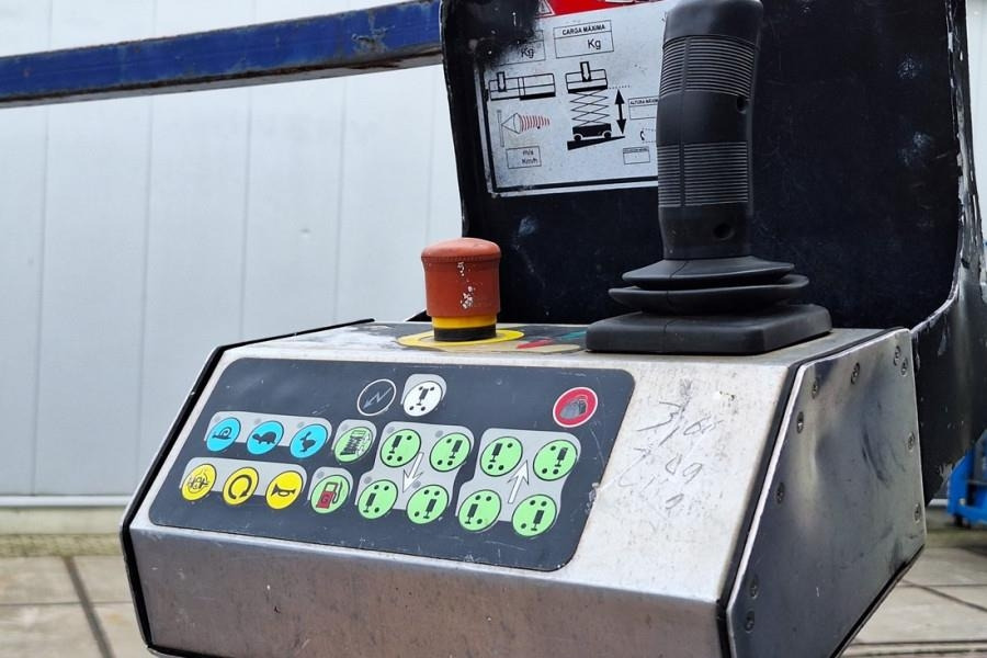 Haulotte H12SX Diesel, 4x4 Drive, 12m Working Height, 700kg - Scissor lift: picture 4 Haulotte H12SX Diesel, 4x4 Drive, 12m Working Height, 700kg - Scissor lift: picture 4