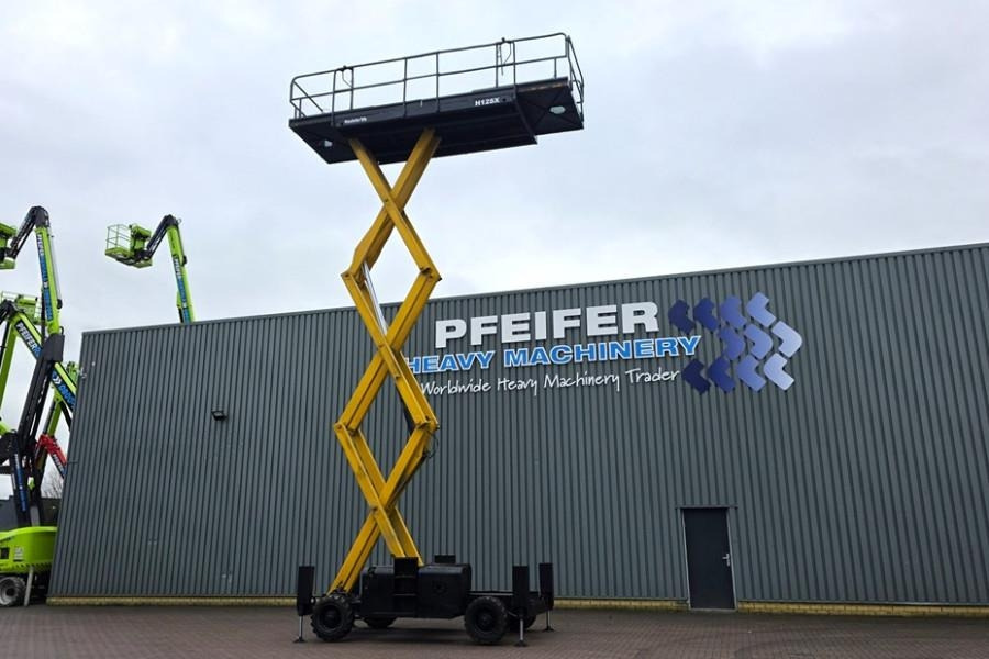 Haulotte H12SX Diesel, 4x4 Drive, 12m Working Height, 700kg - Scissor lift: picture 3 Haulotte H12SX Diesel, 4x4 Drive, 12m Working Height, 700kg - Scissor lift: picture 3