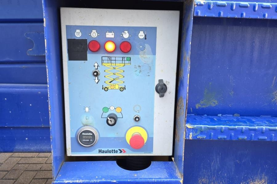 Haulotte H15SX As-Is, Diesel, 4x4 Drive 15 Working Height, - Scissor lift: picture 4 Haulotte H15SX As-Is, Diesel, 4x4 Drive 15 Working Height, - Scissor lift: picture 4