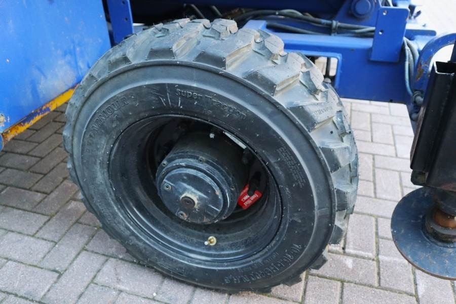 Haulotte H15SX New Tyres, Diesel, 4x4 Drive, 15 Working Hei - Scissor lift: picture 4 Haulotte H15SX New Tyres, Diesel, 4x4 Drive, 15 Working Hei - Scissor lift: picture 4