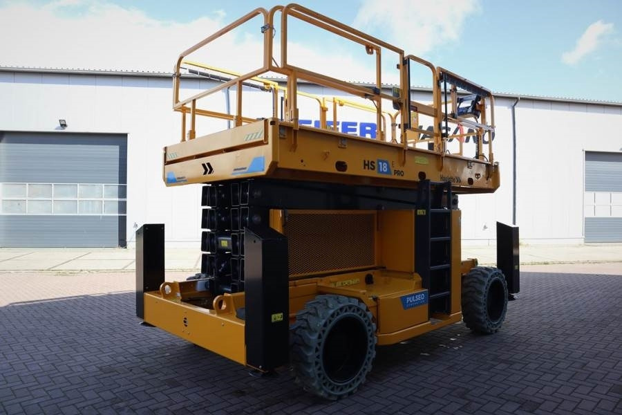 Haulotte HS18EPRO Full Electric 4x4 Drive, Versatile Use: O  - Scissor lift: picture 3 Haulotte HS18EPRO Full Electric 4x4 Drive, Versatile Use: O  - Scissor lift: picture 3