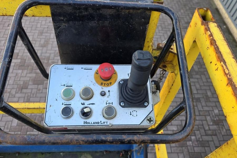 Holland Lift Combistar N-165EL12 Electric, 18.5m Working Height - Scissor lift: picture 3 Holland Lift Combistar N-165EL12 Electric, 18.5m Working Height - Scissor lift: picture 3