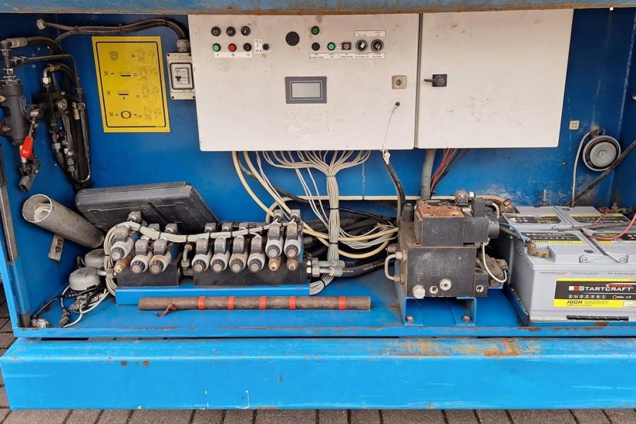 Holland Lift Megastar G320DL30 4WDS/N Diesel, 4x4x4 Drive, 34m - Scissor lift: picture 5 Holland Lift Megastar G320DL30 4WDS/N Diesel, 4x4x4 Drive, 34m - Scissor lift: picture 5