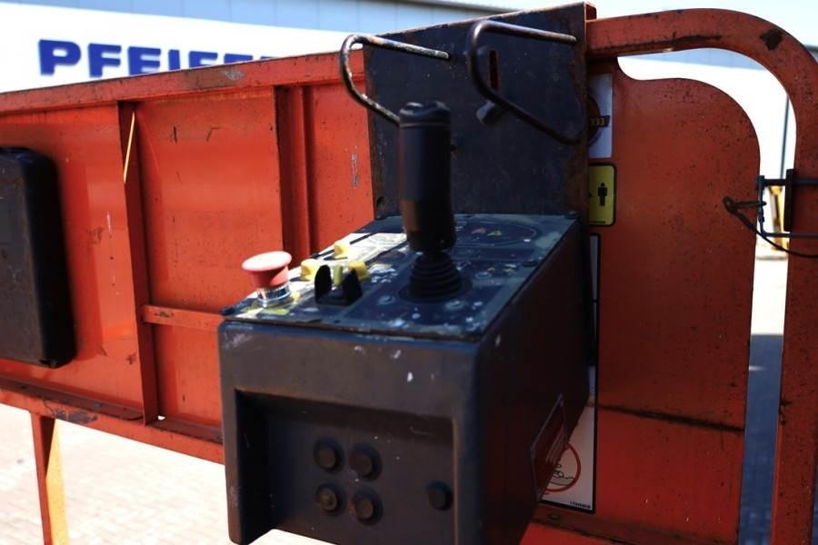 JLG 4069LE Electric, 14.2m Working Height, 360kg Capac - Scissor lift: picture 5 JLG 4069LE Electric, 14.2m Working Height, 360kg Capac - Scissor lift: picture 5