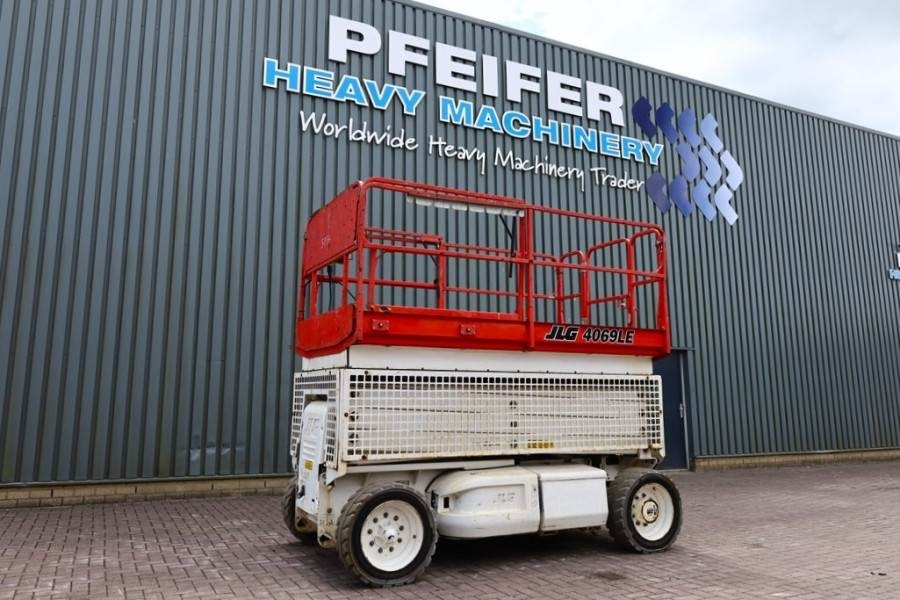 JLG 4069LE Electric, 14.2m Working Height, 360kg Capac - Scissor lift: picture 1 JLG 4069LE Electric, 14.2m Working Height, 360kg Capac - Scissor lift: picture 1