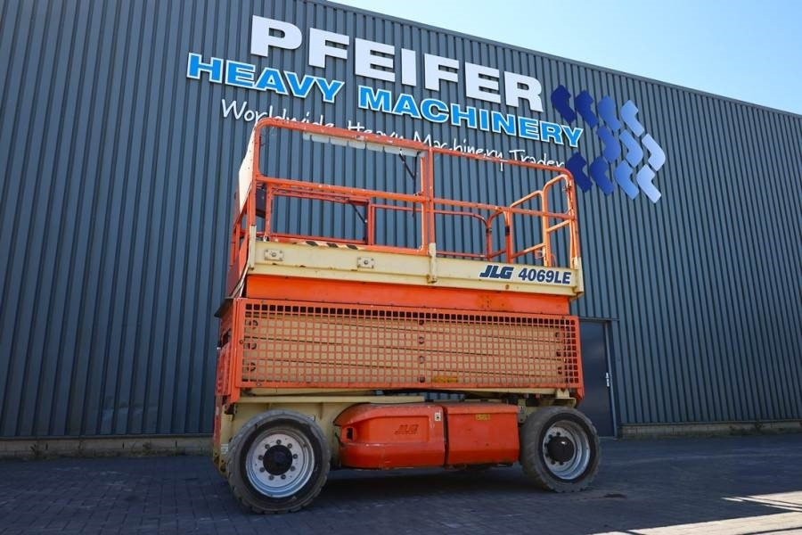 JLG 4069LE Electric, 14.2m Working Height, 360kg Capac - Scissor lift: picture 1 JLG 4069LE Electric, 14.2m Working Height, 360kg Capac - Scissor lift: picture 1