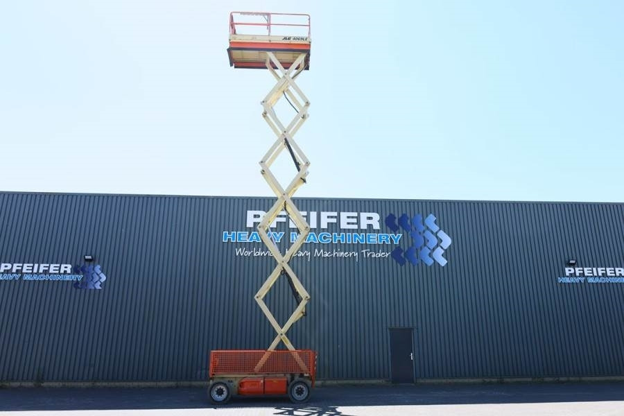 JLG 4069LE Electric, 14.2m Working Height, 360kg Capac - Scissor lift: picture 3 JLG 4069LE Electric, 14.2m Working Height, 360kg Capac - Scissor lift: picture 3