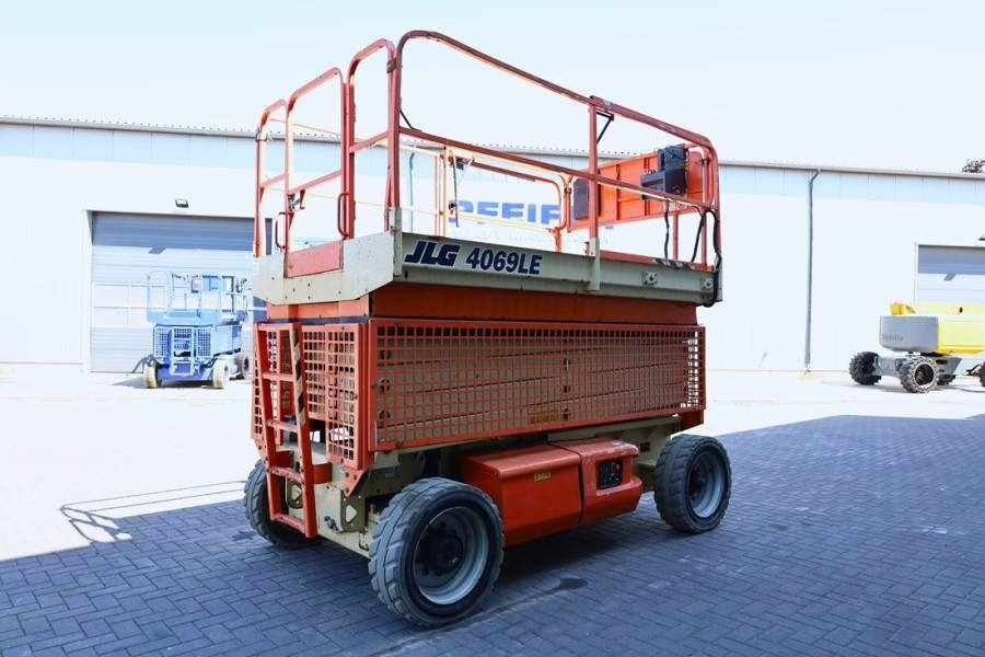 JLG 4069LE Electric, 14.2m Working Height, 360kg Capac - Scissor lift: picture 2 JLG 4069LE Electric, 14.2m Working Height, 360kg Capac - Scissor lift: picture 2