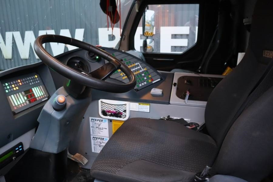 Liebherr MK88 Dutch vehicle registration, Valid inspection, - Tower crane: picture 4 Liebherr MK88 Dutch vehicle registration, Valid inspection, - Tower crane: picture 4