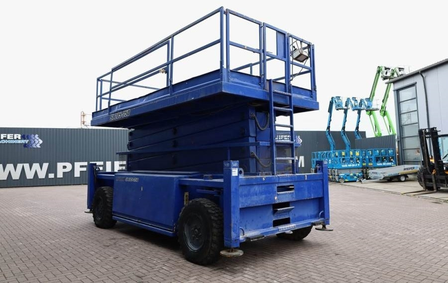 Liftlux SL205-25D4WDS/P Diesel, 4x4 Drive, Hydraulic Deck - Scissor lift: picture 2 Liftlux SL205-25D4WDS/P Diesel, 4x4 Drive, Hydraulic Deck - Scissor lift: picture 2
